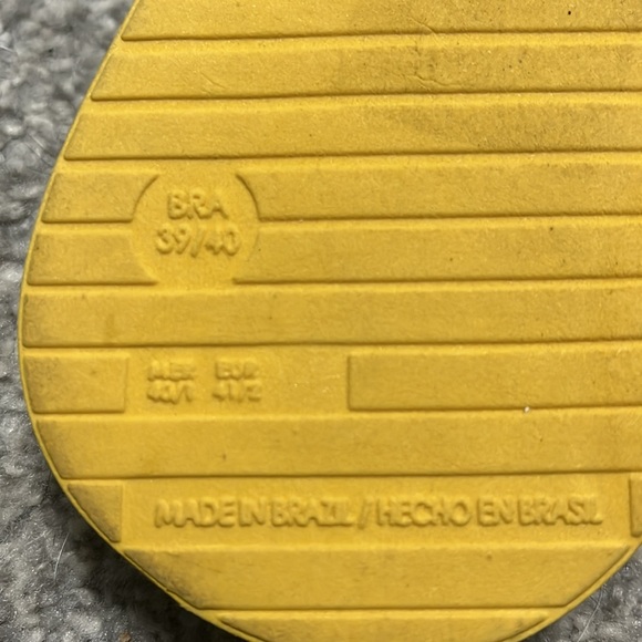 Yellow Lucky Brand slides - Picture 5 of 7